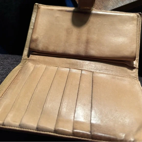 Authentic Vintage Chanel CC Timeless Bifold Wallet – Tan Caviar Leather - Picture 2 of 5